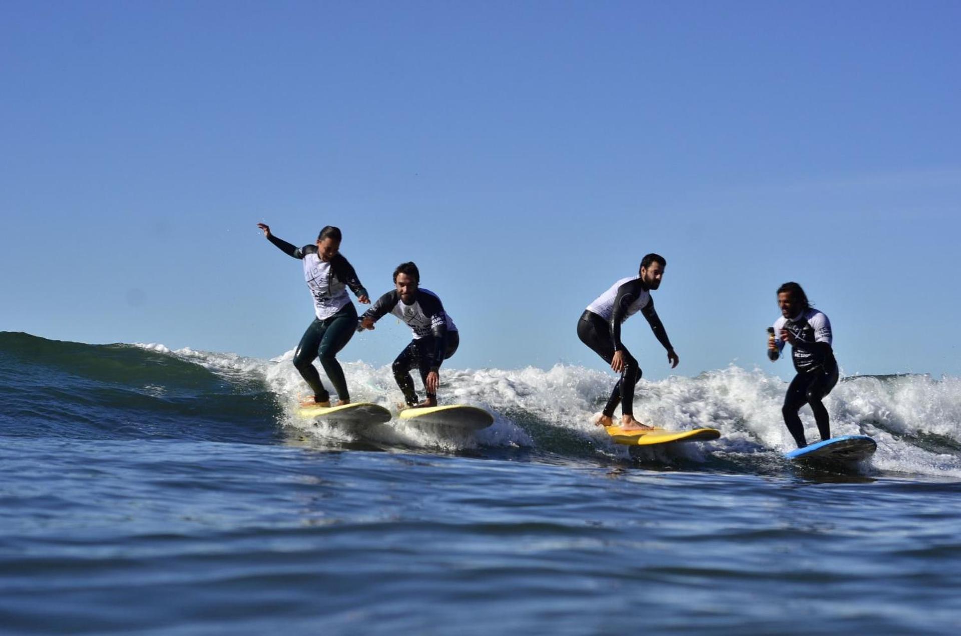 埃斯托利尔 图里斯莫赛库洛旅馆酒店 外观 照片 Surfers at the 2011 World Surf League